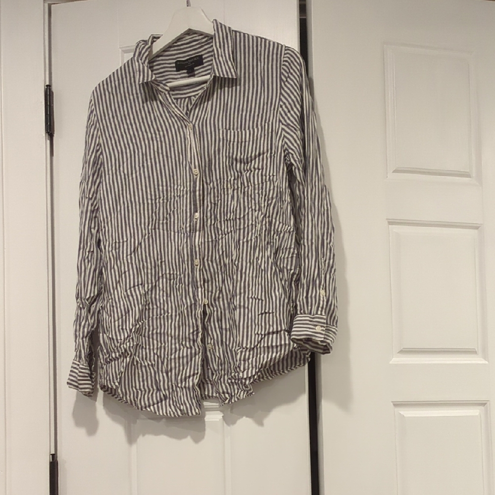 Banana Republic Women's Gray and White Striped Button Down Shirt